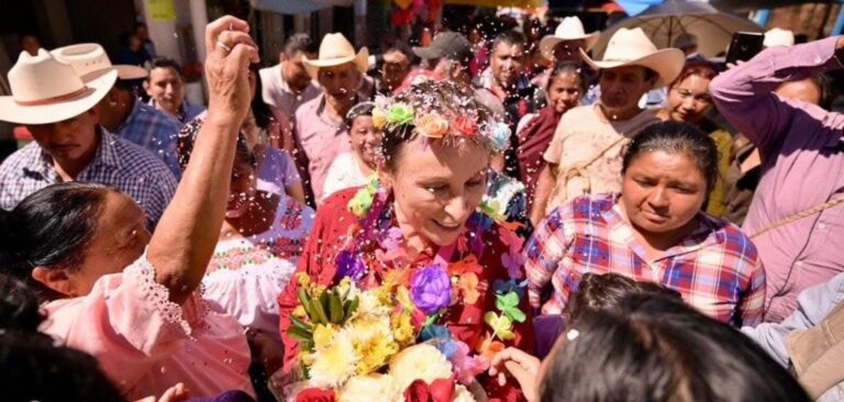 Rocío Nahle lleva apoyos alimentarios a Texcatepec; garantiza reapertura de caminos y recuperación de cultivos