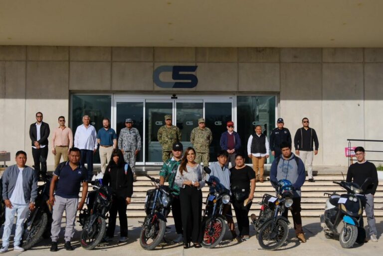 Entrega Mara Lezama 23 vehículos y motos recuperados por robo