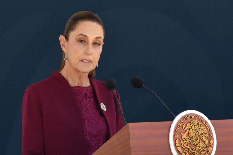 Sheinbaum felicita a militares y pide calma