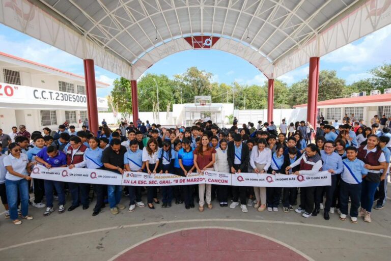 Cumple Mara Lezama y entrega nuevo domo a la Secundaria General “8 de Marzo” en Cancún