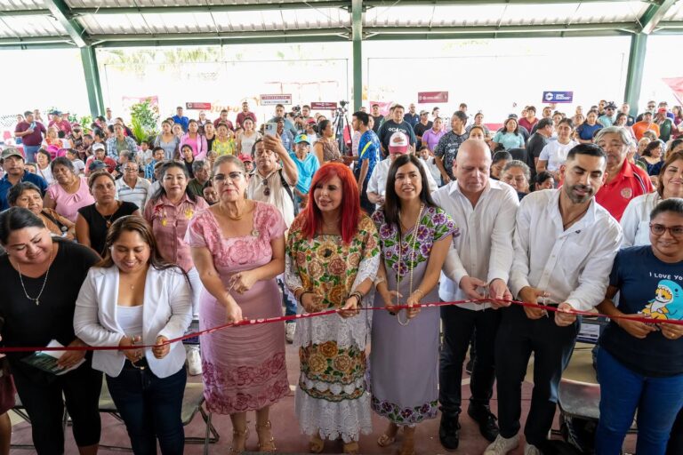 Gobernadora Layda Sansores lleva beneficios de Bienestar a Nohakal, Campeche