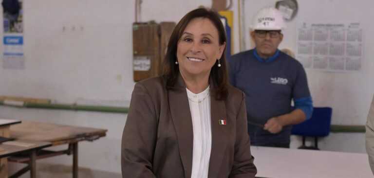 Visita Gobernadora planta veracruzana que fabrica mobiliario para escuelas públicas