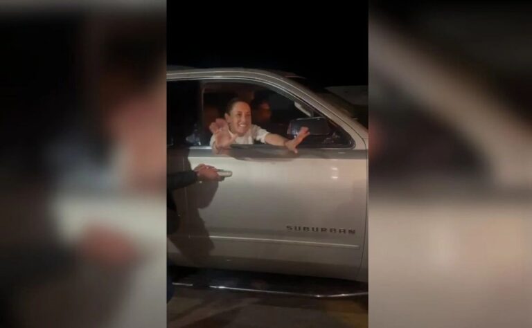 Sheinbaum arriba a Mazatlán; decenas de personas le dan la bienvenida a Sinaloa