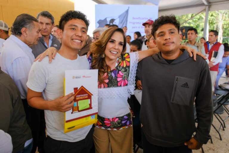 Entregan Mara Lezama e INFONAVIT 80 viviendas en Cancún como parte de la meta de 62 mil casas en Quintana Roo