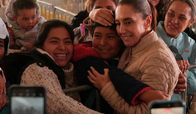 Reivindicamos los derechos agrarios de las mujeres: Presidenta entrega títulos agrarios a mujeres en CDMX; la meta es de 150 mil en el país