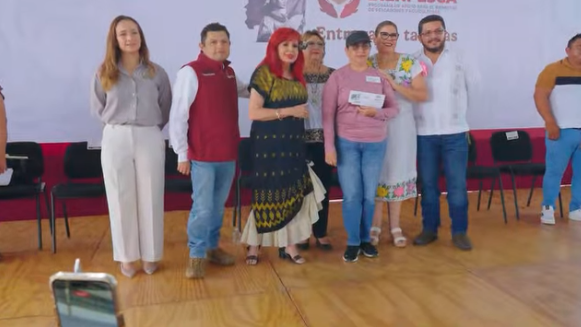 Layda Sansores entrega apoyos de Bienpesca en Seybaplaya