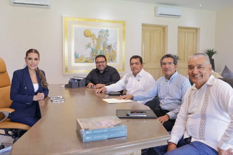 Refrenda Evelyn Salgado compromiso con el magisterio guerrerense