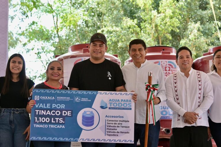 REFUERZA GOBIERNO DE OAXACA ABASTO DE AGUA CON ENTREGA DE TINACOS EN ZONA METROPOLITANA