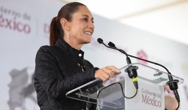 La Transformación se dedica a la felicidad del pueblo: Presidenta entrega 240 viviendas y 577 condonaciones de crédito en Puebla