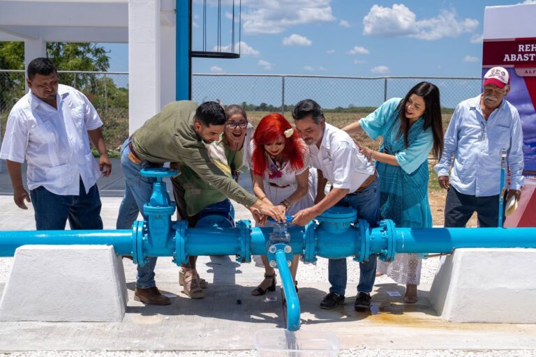 Layda Sansores inaugura sistema de agua en Alfredo V. Bonfil