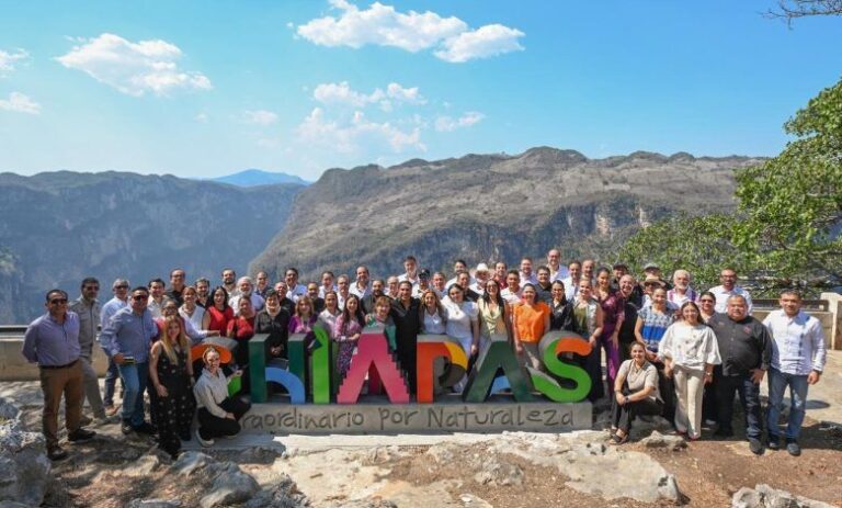 Eduardo Ramírez convoca a su gabinete a continuar trabajando con humanismo y responsabilidad social