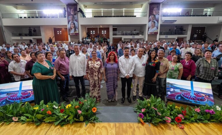 Gobernadora Layda Sansores celebra a trabajadores del estado en su día
