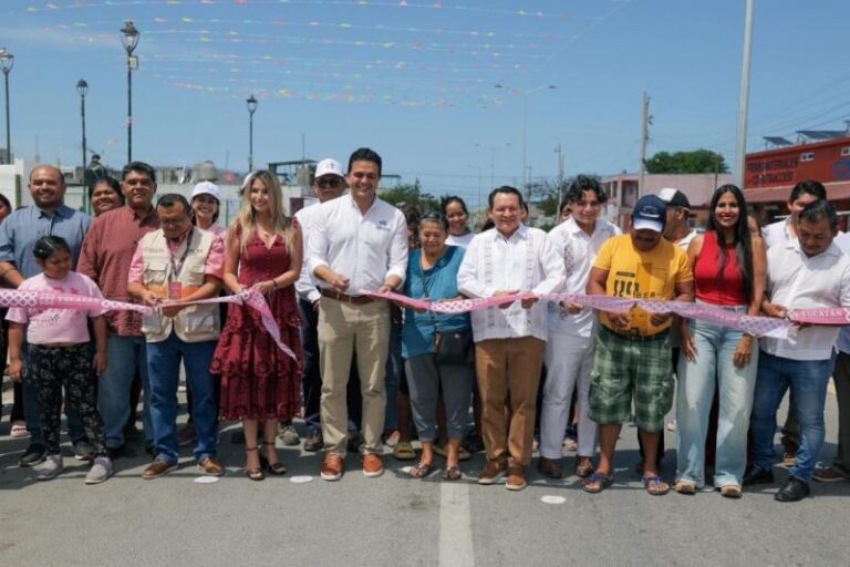 Entregan reconstrucción de calles en Progreso y Flamboyanes