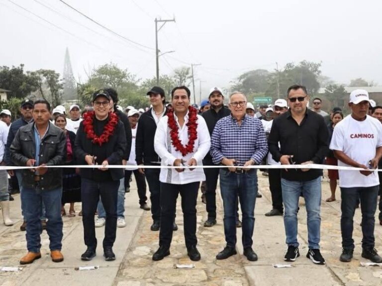 Eduardo Ramírez inaugura camino Berriozábal-Vistahermosa