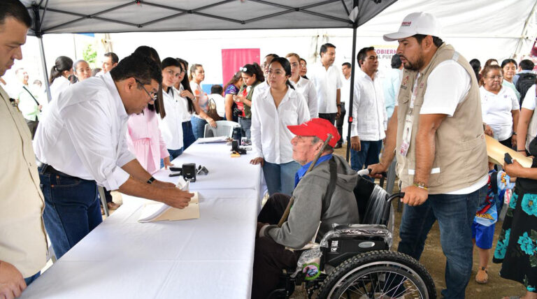 ”Las y los tabasqueños son el centro de nuestras decisiones, el centro de nuestro trabajo”, afirma Javier May al encabezar Jornadas de Atención en Territorio en Jalapa