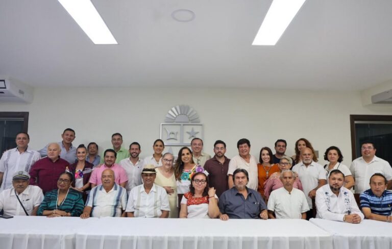 Mara Lezama presenta proyecto del primer Barrio Mágico del país en Chetumal a representantes de la capital