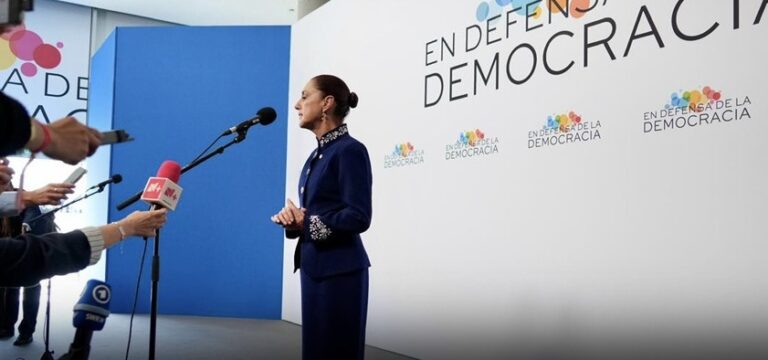 “Venimos a defender la democracia”, afirma la Presidenta Sheinbaum al llegar a Barcelona