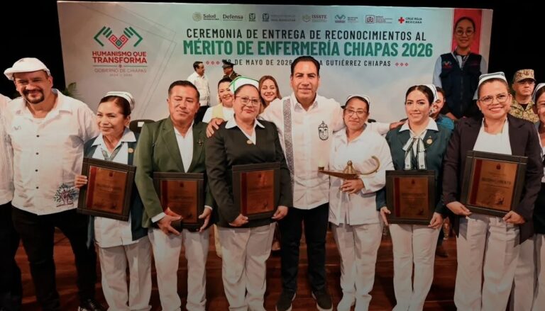 Eduardo Ramírez Aguilar reconoce al personal de enfermería e instala el Comité Estatal de Partería