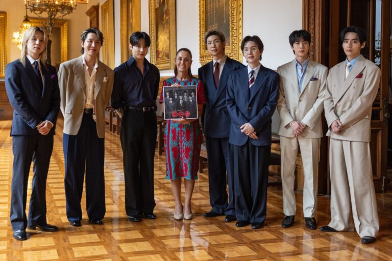 La Presidenta Sheinbaum recibe a boyband surcoreana en Palacio Nacional, ¿Habrá BTS gratis en el Zócalo?