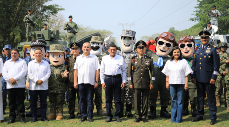 Encabeza Javier May clausura de exposición “La Gran Fuerza de México”; instituciones militares reafirman su compromiso con el pueblo de Tabasco