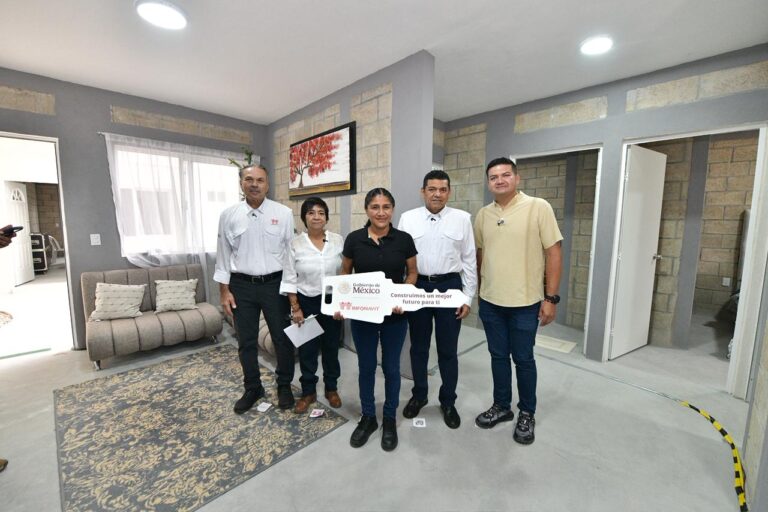 ‘Viviendas para el Bienestar’ cumple sueño de familias de tener un patrimonio propio: Javier May; atestigua entrega de primeras casas desarrollo del Infonavit en Comalcalco