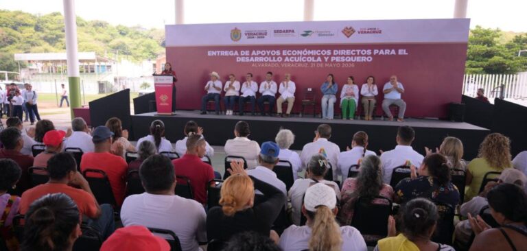 Cumple Rocío Nahle con pescadores; inicia entrega de apoyos a más de 20 mil productores