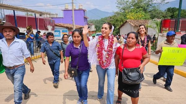Sostiene Evelyn Salgado encuentro con habitantes de Santa Cruz del Rincón