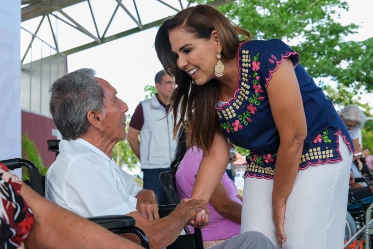 Entrega Mara Lezama 30 apoyos funcionales en Bacalar para mejorar calidad de vida de personas vulnerables