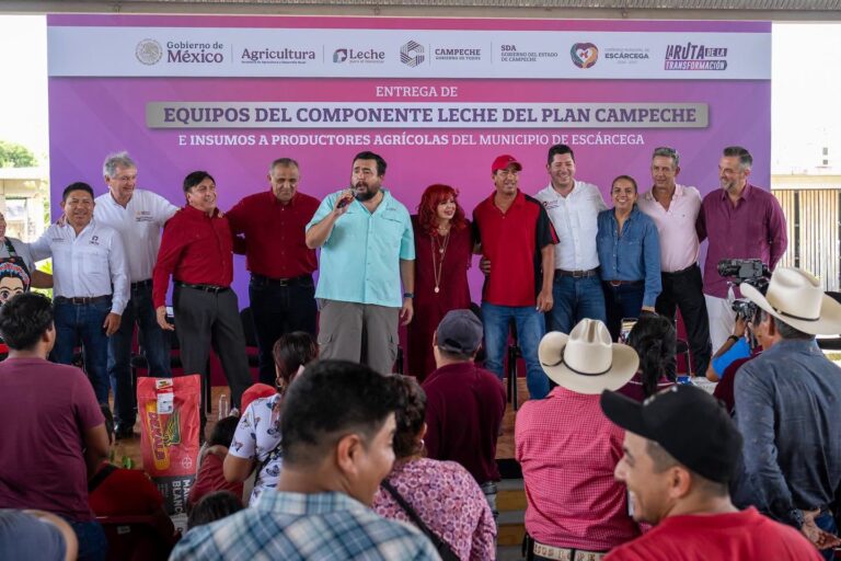 Impulsa Layda Sansores apoyo al campo en Escárcega con entrega de equipos e insumos